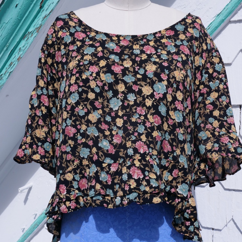 Vintage 1990s T. I. Mar dark floral boho flutter top